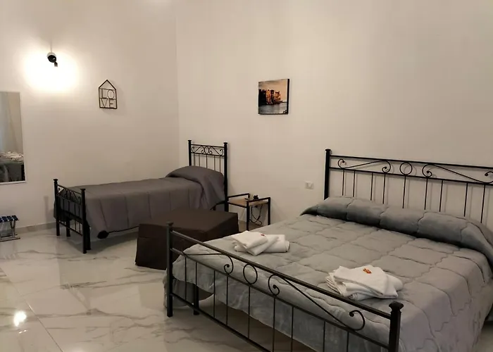 Lumacors House לינה וארוחת בוקר נאפולי
