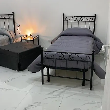 Lumacors House Napels