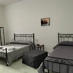 לינה וארוחת בוקר Lumacors House 3*