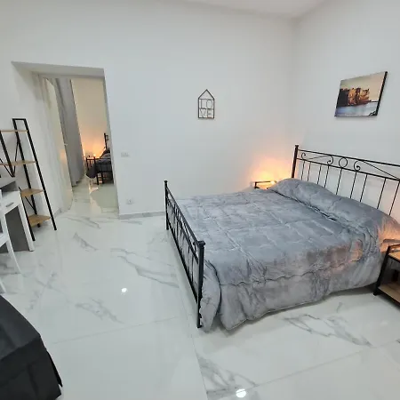 לינה וארוחת בוקר Lumacors House 3*