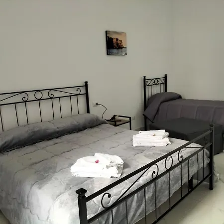 לינה וארוחת בוקר Lumacors House