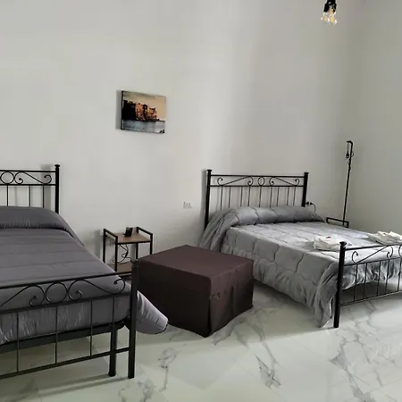 לינה וארוחת בוקר Lumacors House