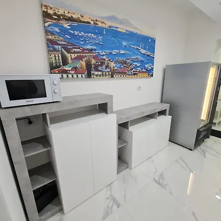 לינה וארוחת בוקר Lumacors House נאפולי
